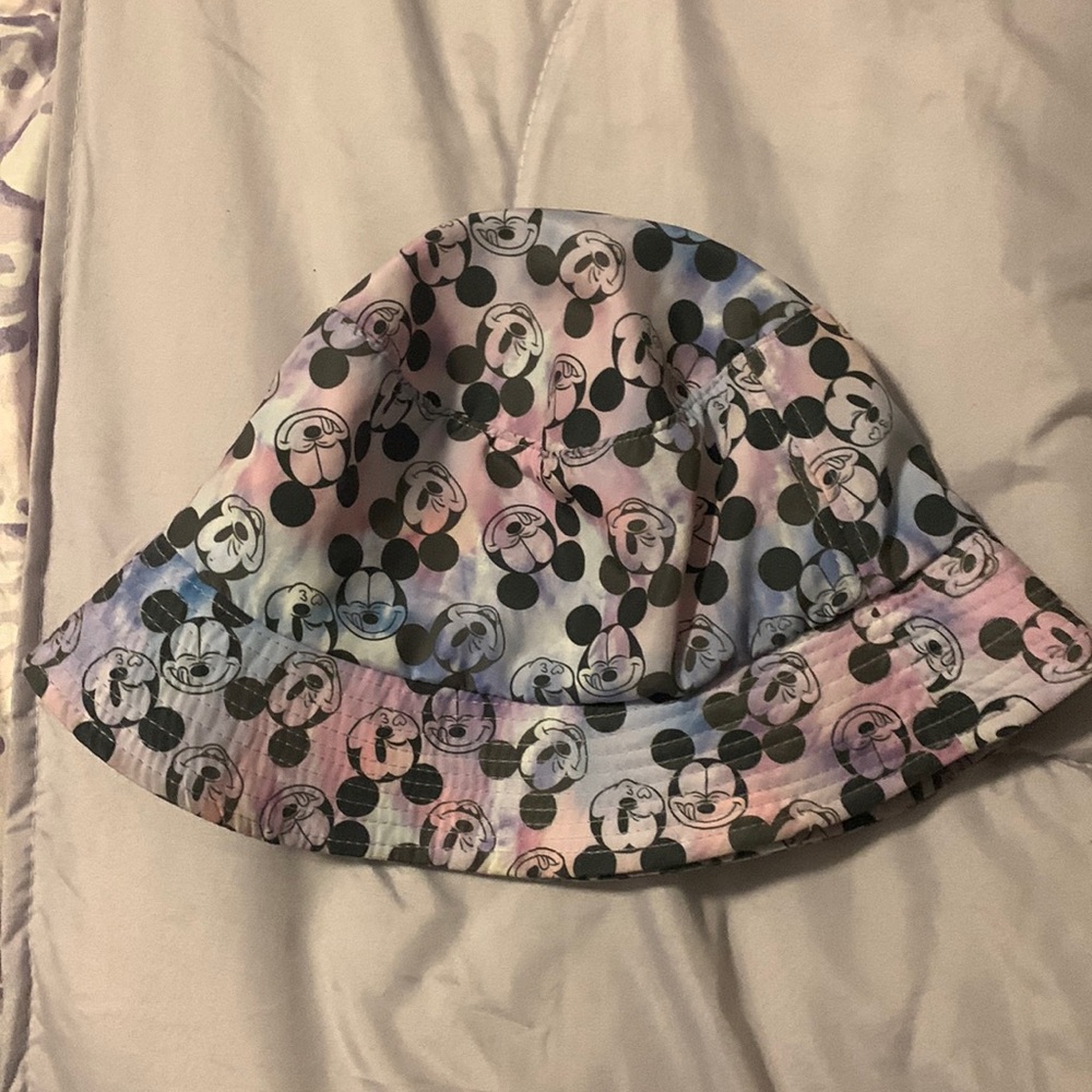 BUCKET HAT